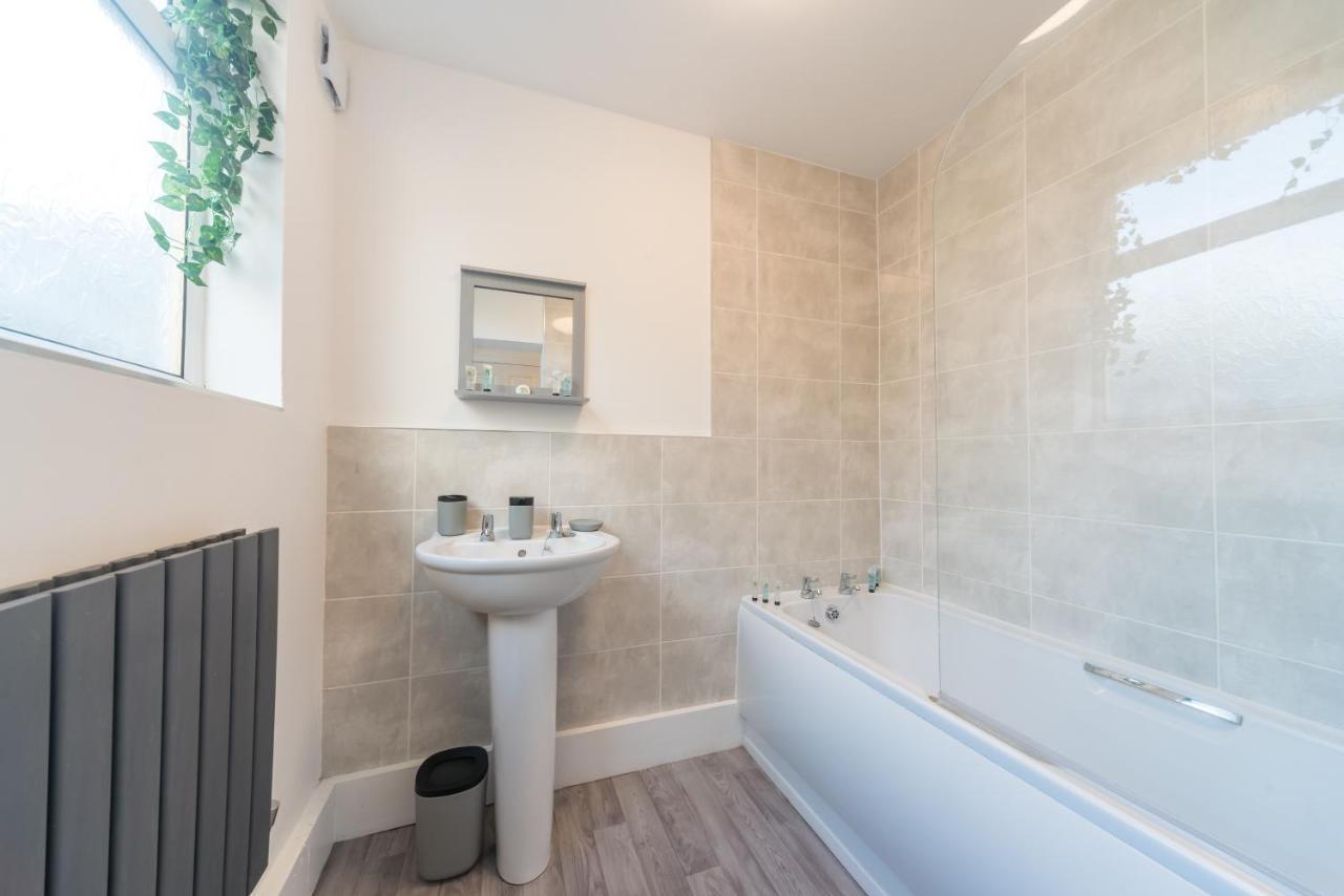 3 Bedroom Saks - 2 Living Area House In Newland Ave Hull Kingston upon Hull Esterno foto