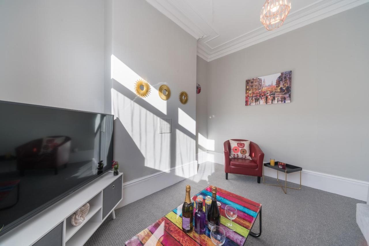 3 Bedroom Saks - 2 Living Area House In Newland Ave Hull Kingston upon Hull Esterno foto