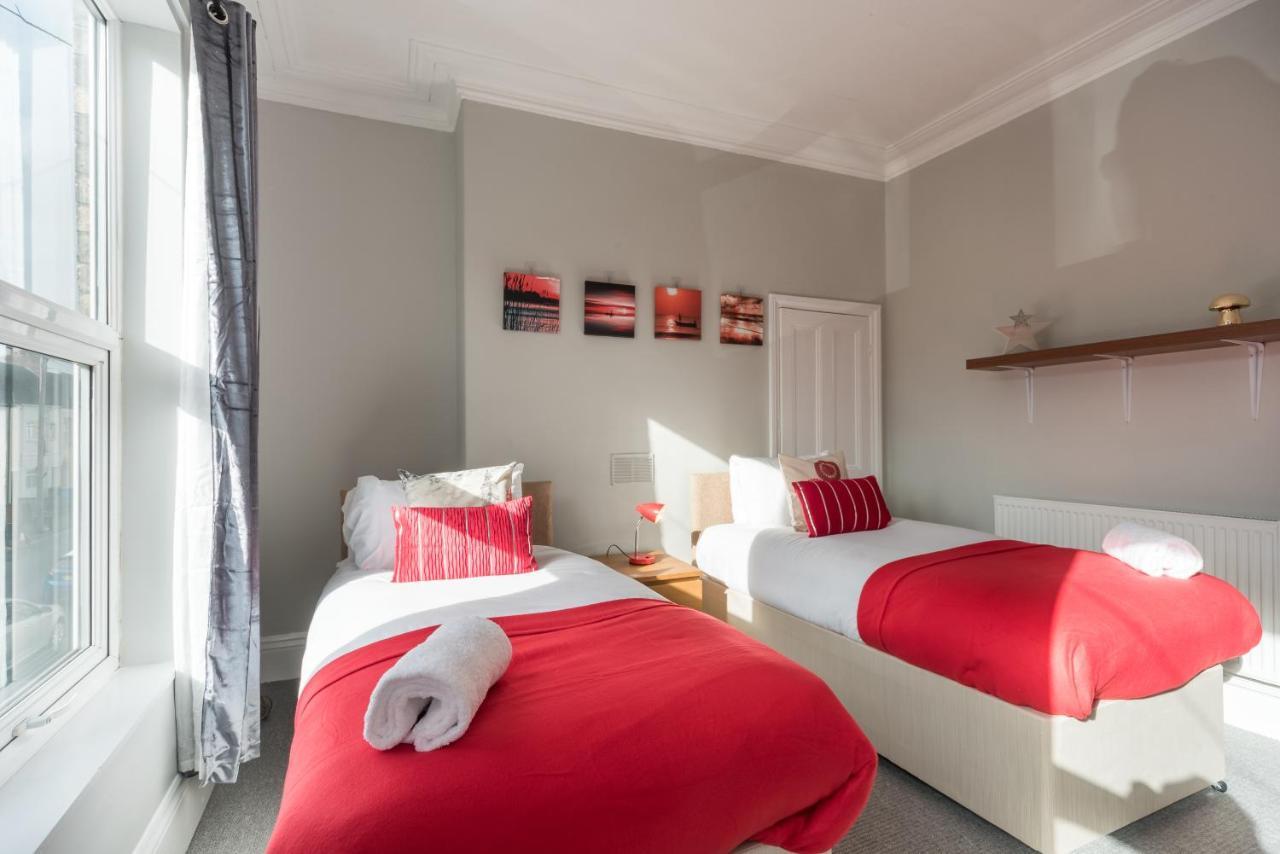 3 Bedroom Saks - 2 Living Area House In Newland Ave Hull Kingston upon Hull Esterno foto