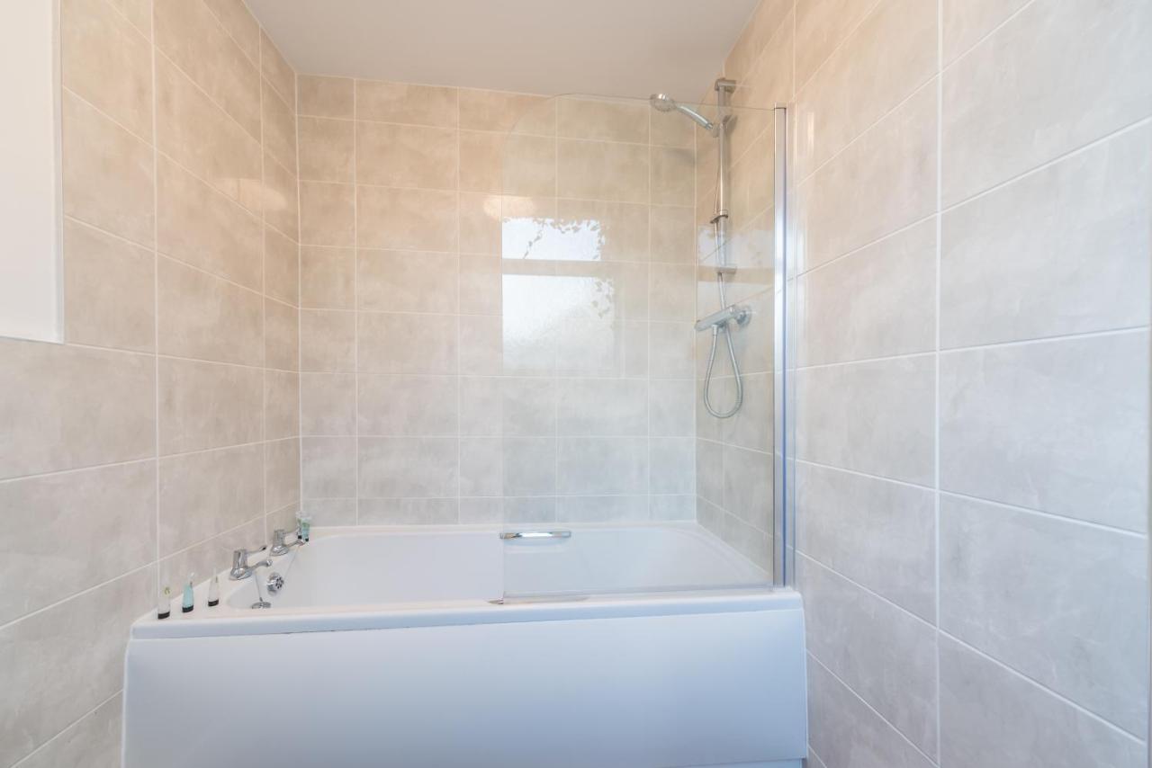 3 Bedroom Saks - 2 Living Area House In Newland Ave Hull Kingston upon Hull Esterno foto