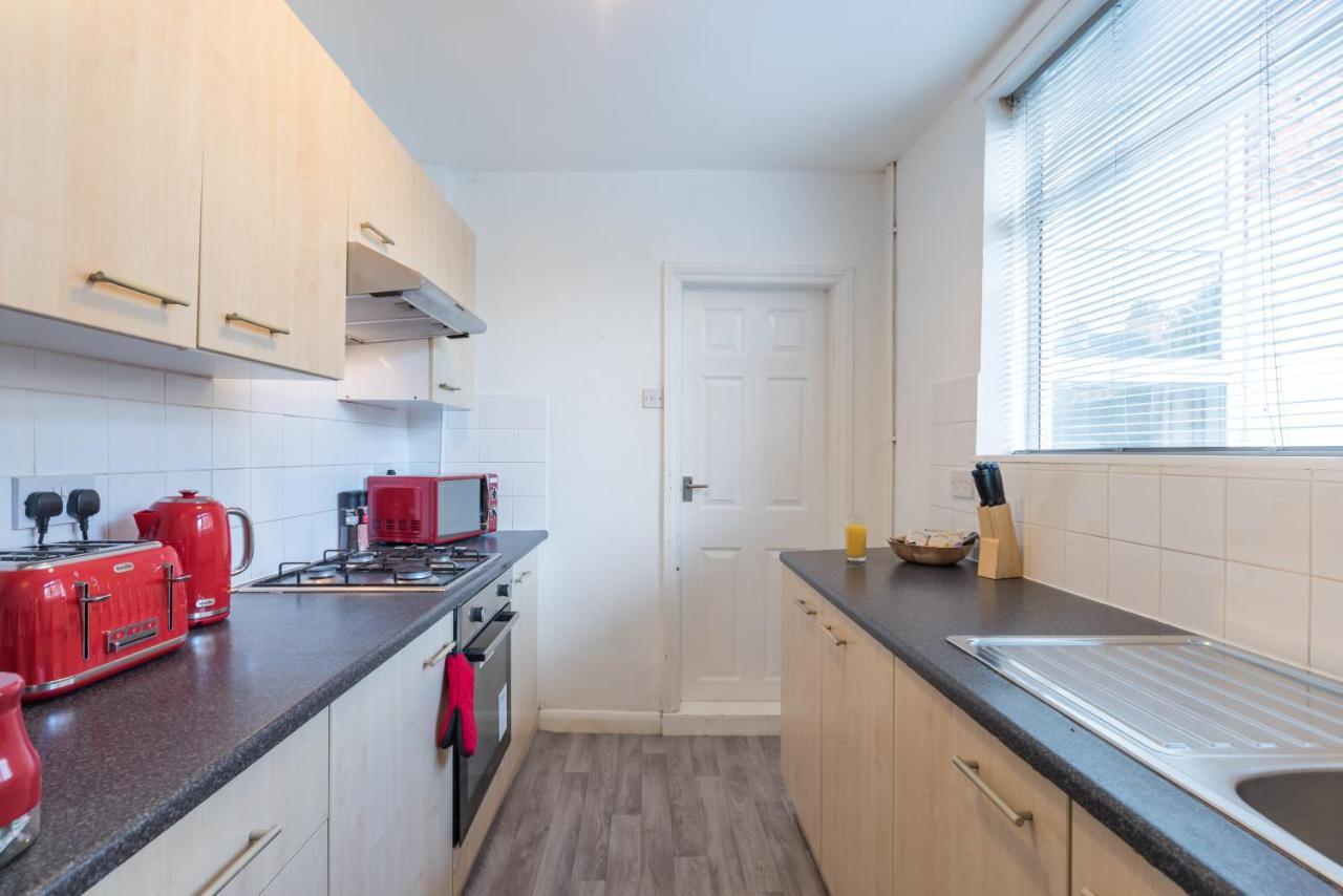 3 Bedroom Saks - 2 Living Area House In Newland Ave Hull Kingston upon Hull Esterno foto